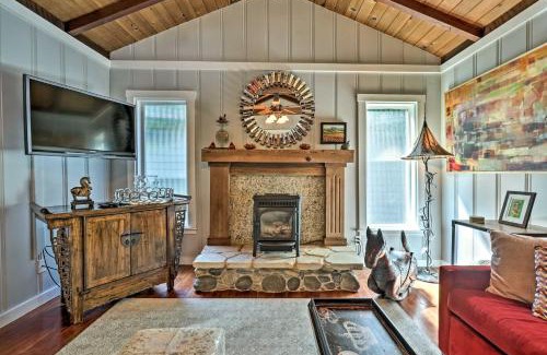 Guerneville House | Redwoods Cabin with Hot Tub Walk to Russian River!