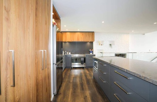 Lynmore House | Redwoods Getaway | Stylish by the Redwoods Forest
