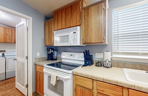 Winchester Bay House | Reedsport Coastal Retreat: Adventure Awaits You Near the Ocean