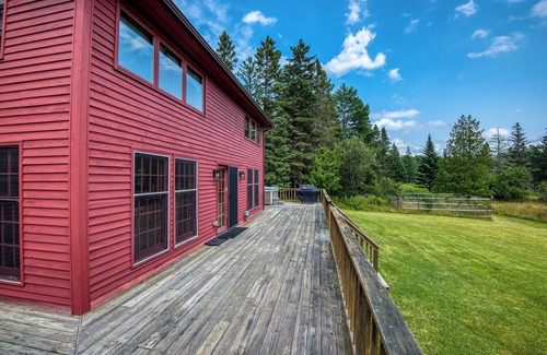 Rangeley House | Reef's Rangeley Lodge - great amenities, including hot tub!
