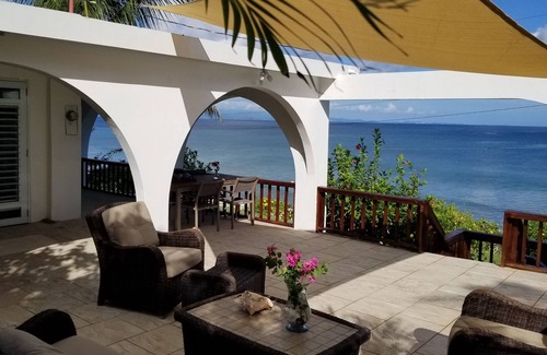 Bravos de Boston House | Reefhouse: 3BR Oceanfront home, gorgeous deck, tranquility, 3 min walk to beach