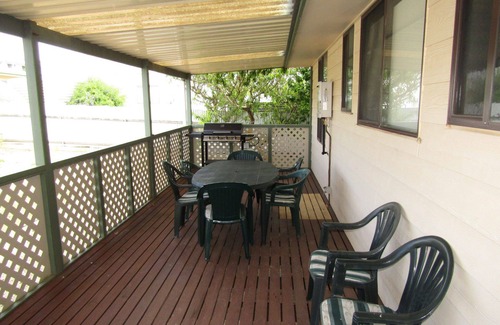 Para Wurlie House | Reel Em Inn - Esplanade position. Winter off peak special!
