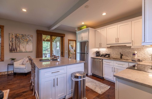 Elk Park House | Reel Relaxing at Eagles Nest River Club 2,000ft Elk River Frontage! Hot tub, Pets ok!