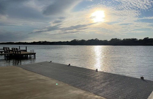 Matagorda RV Rental | “Reeling Em Inn” WATERFRONT RV HOOKUPS ON THE COLORADO RIVER RV #2