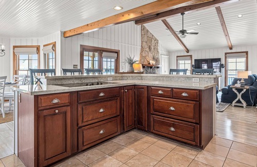 Isla Del Sol House | "REELVIEW"- Charming house in Sea Isle on canal with bay view, close to beach