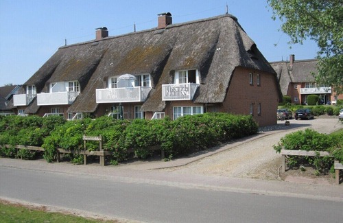 Busumer Deichhausen Apartment | Reethaus Seeschlößchen, apartment Lachmöwe, only 200m to the beach