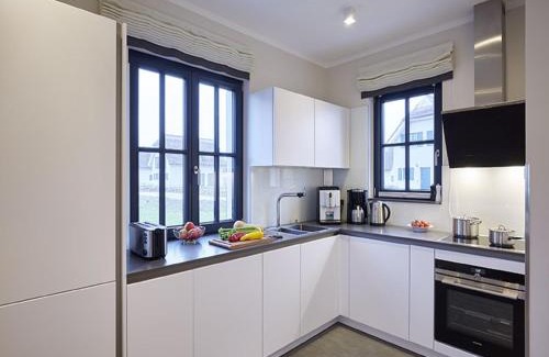 Dranske House | Reetland am Meer - Superior Reetdachvilla mit 2 Schlafzimmern, Kamin und 2 Terrassen F17