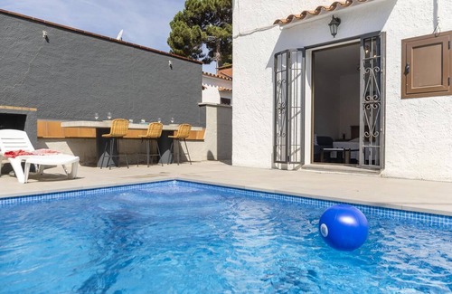 L'Escala House | Ref. PALAU 1: Villa private pool with Wifi and Airco in Riells.