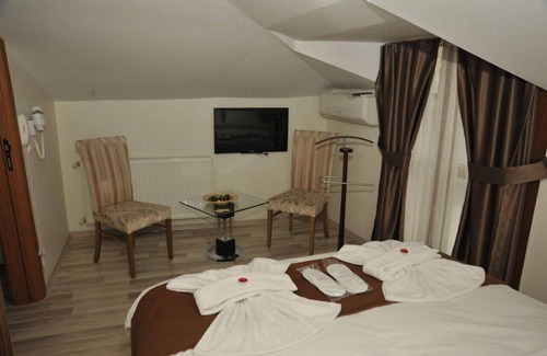 Pera Hotel | Refik Saydam Caddesi. Flash tv yaninda . No:26 . Pera 26 aprt hotel