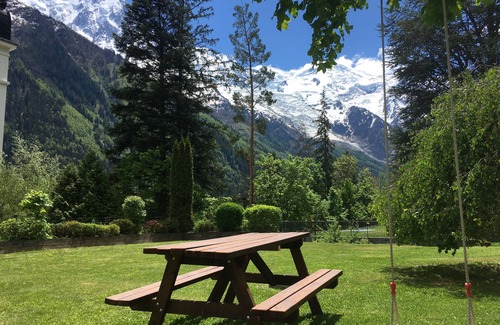 Chamonix City Centre Apartment | Refined apartment Chamonix center, large balcony Mont Blanc view, garden, quiet area