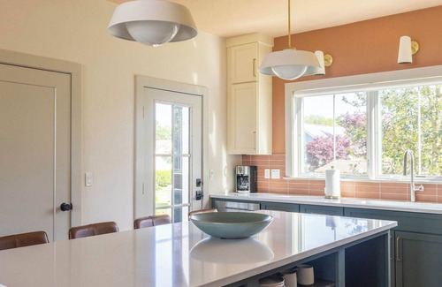 Portsmouth House | Refined Retreat Near Beaches- 557 East