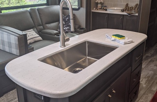 Hot Springs House | Reflection 37ft RV @EvansCliff w/Hot Tub on Deck, Beautiful Canyon Overlook!