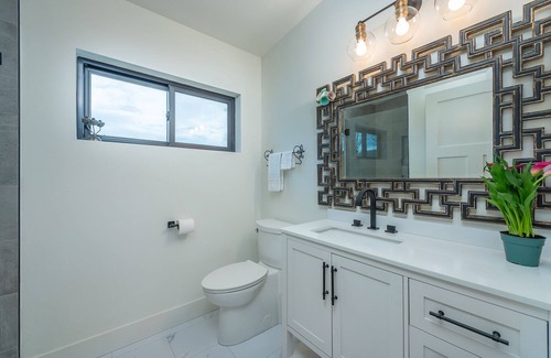 Old Fort House | Reflections on Mill Creek | Hot Tub & Walking Distance to Old Fort!