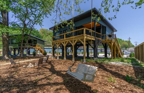 Old Fort House | Reflections on Mill Creek Hot Tub & Walking Distance to Old Fort!