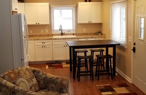 Mayfield Cottage | Reflections on Mirror Lake