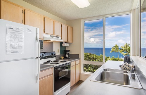 Princeville Condo | Refreshed unit at this Perfect Island Getaway With Ocean Views & Pool!