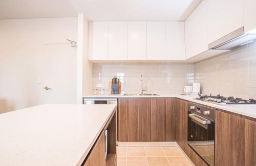 Liverpool Apartment | REFRESHING 2bed2bath APT in Up&Coming Liverpool