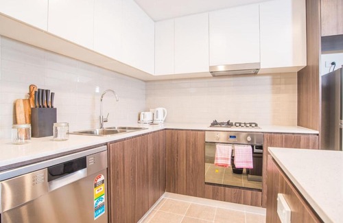 Liverpool Apartment | REFRESHING 2bed2bath APT in Up&Coming Liverpool