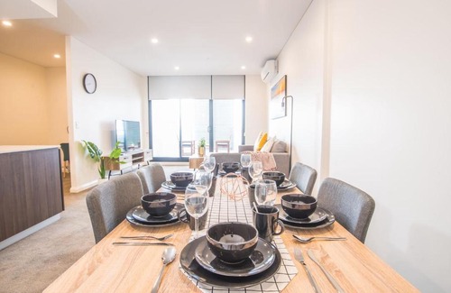 Liverpool Apartment | REFRESHING 2bed2bath APT in Up&Coming Liverpool