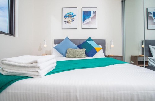Liverpool Apartment | REFRESHING 2bed2bath APT in Up&Coming Liverpool