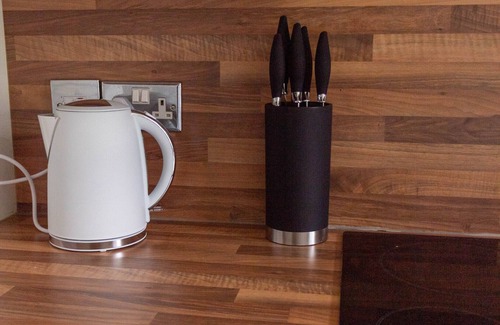 Paisley Apartment | Refreshing Modern Apartment in Renfrewshire