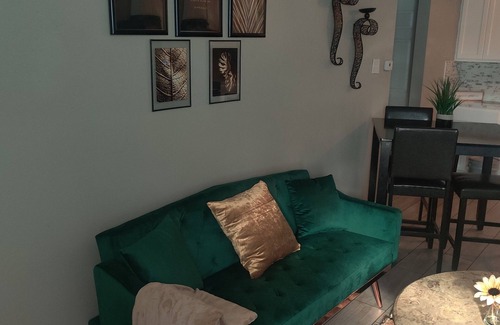 Mid City North Apartment | Refreshing & Snuggly 1bedroom w/free parking 10 mins from downtown and lsu