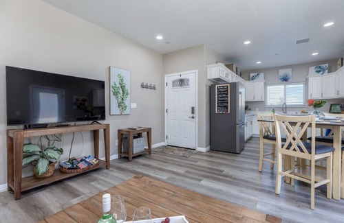 Ridgecrest House | Refreshing & Spotless-4 Bathrooms