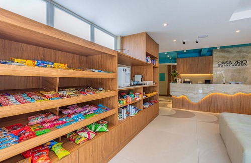 Copacabana Apartment | Refuge a few steps from Copacabana Beach | Q15