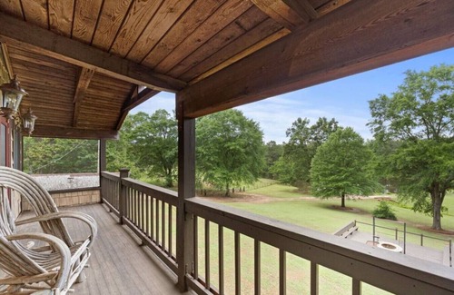 Griffin Cabin | Refuge Ranch Lodge | Log Cabin | Lake | Privacy | Weddings