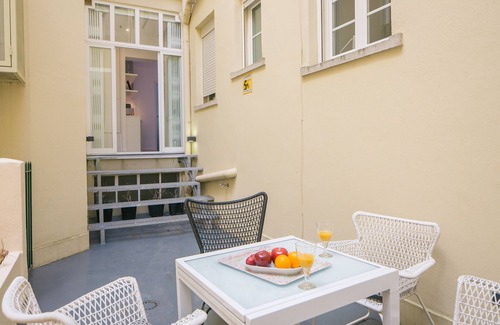 Santo Antonio Apartment | Refuge with Terrace in the Center of Lisbon - TTL300