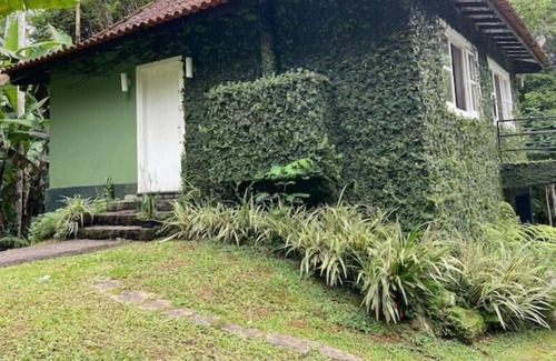 Penedo House | Refugio Romântico em Meio à Natureza