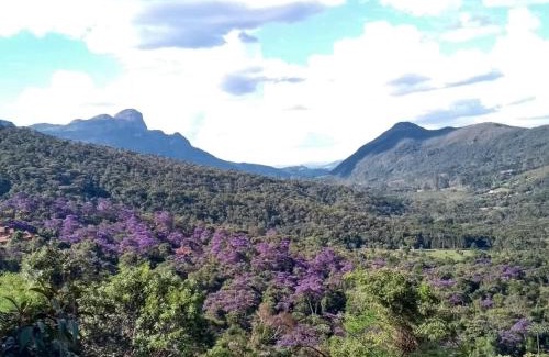 Aiuruoca House | Refugio Semente, cabana no Vale Matutu