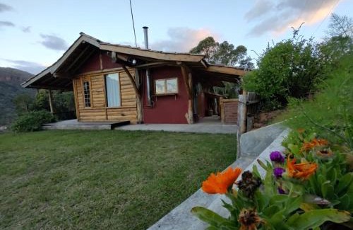 Aiuruoca House | Refugio Semente, cabana no Vale Matutu