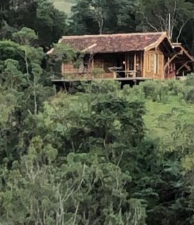 Aiuruoca House | Refugio Semente, cabana no Vale Matutu