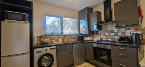 Castleknock House | Refurbed Modern & Stylish 3BD - Garden Pets OK