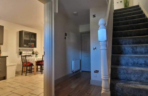 Woodlands House | Refurbed, Modern & Stylish 3BD w/Garden/Pets OK