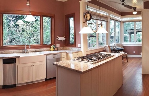 Calistoga House | Regal 4bd/4ba Victorian Home in Downtown Calistoga