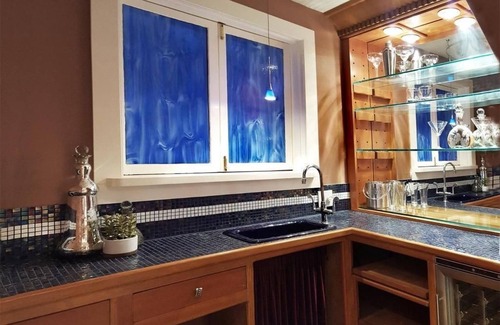 Calistoga House | Regal 4bd/4ba Victorian Home in Downtown Calistoga