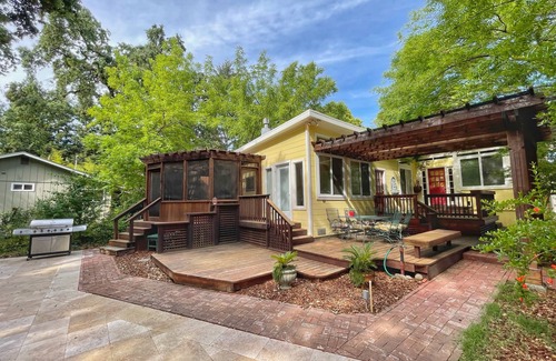 Calistoga House | Regal 4bd/4ba Victorian Home in Downtown Calistoga