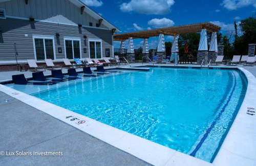 Whitestown Apartment | Regal Apt with King & Queen Bed for Long-Term Stay