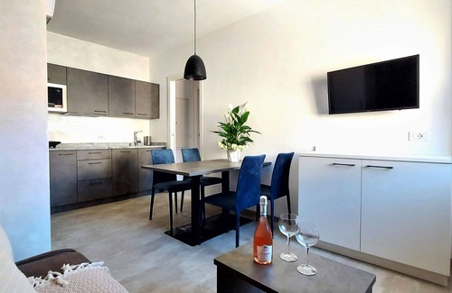 Old Town Apartment | Regarda - Baur Suite 2, design apartment in the center of Bardolino