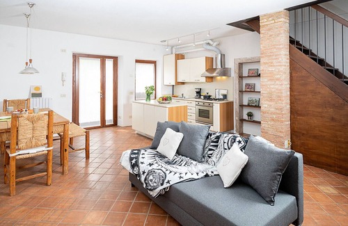 Montioni Ski Chalet | Regarda - Countryhouse Nocino 2 in the middle of Lake Garda vineyards