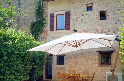 Montioni Ski Chalet | Regarda - Countryhouse Nocino 2 in the middle of Lake Garda vineyards