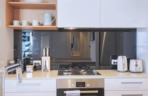 Toowong Apartment | Regatta Hideaway A Breezy Balcony Residence