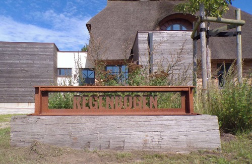 Nieby House | Regenbogen, das Atelierhaus Unter Reet für bis zu 8 Personen, Direkter Seeblick