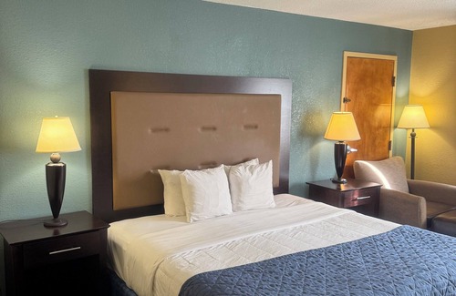 New London Hotel | Regency Inn and Suites - Suite Non Smoking King