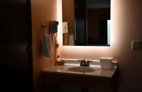 Faribault Hotel | Regency Inn & Suites Faribault