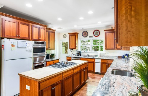 North Shores House | Rehoboth Beach North Shores home with pool, basketball, fast WiFi & W/D