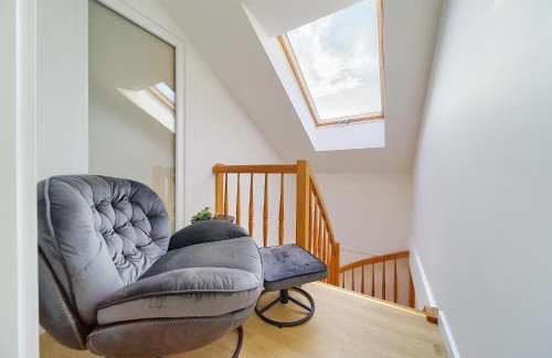 Srodmiescie Apartment | Reja Comfy Elegance Apartment by BookingHost