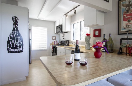 Santa Rosa House | Rejuvenate in the Zen Bath: Close to everything yet so far away!